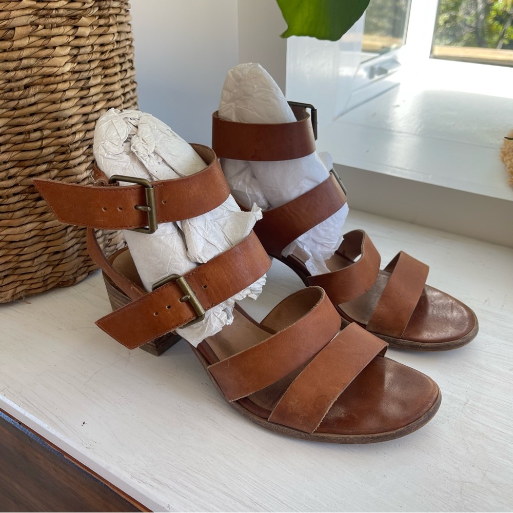 Madewell leather buckle heeled sandals